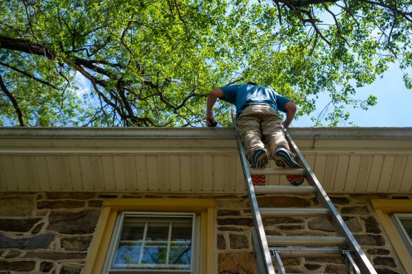 Industrial Gutter Cleaning in Roanoke